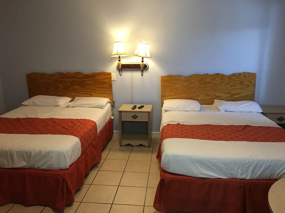 Dixie Plaza Hotel - photo 26