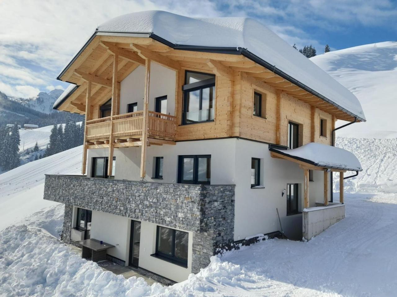 Appartement Kuschelzeit Jansenbichl — 4-Star Luxury Hotel in Wagrain, Austria