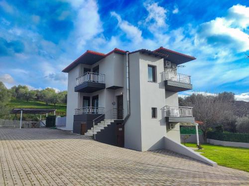 Kashmir Luxury Apartments — 4-Star Luxury Hotel in Neos Marmaras, Greece