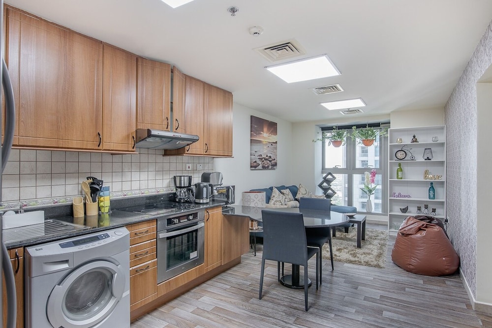 High floor 2BR With Dubai Marina Views — 4-Star Luxury Hotel in Dubai, United Arab Emirates