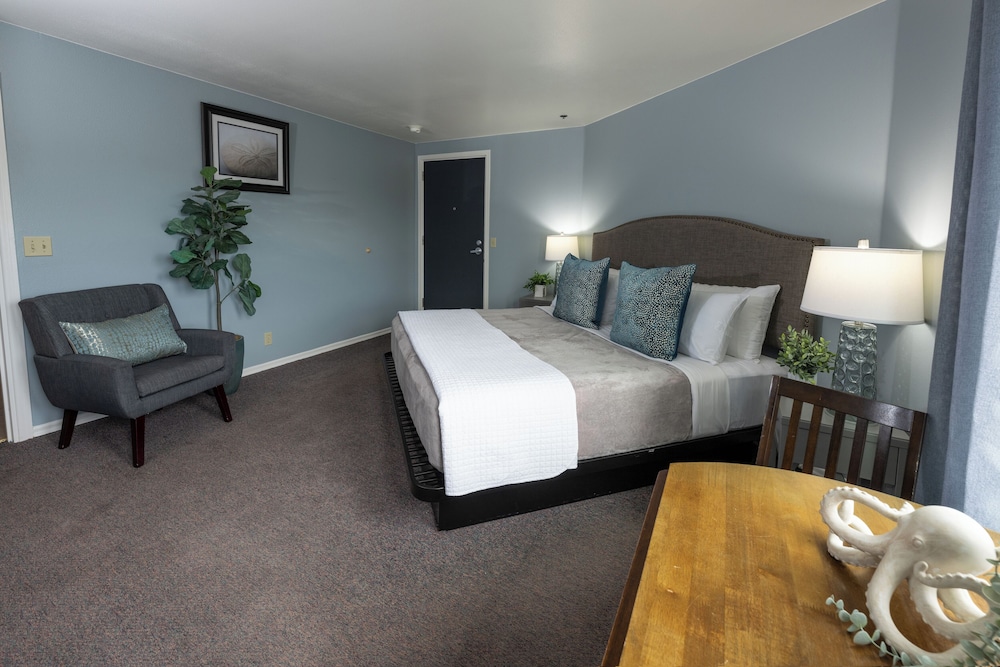 Seaside Oceanfront Inn - photo 85