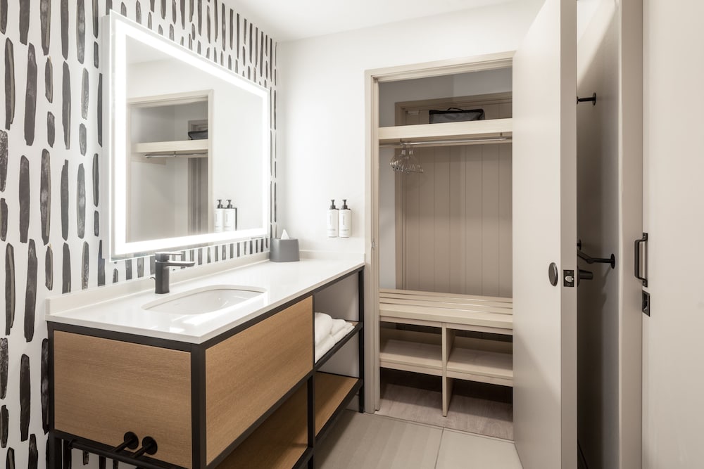 Atwell Suites Austin Airport by IHG - photo 43