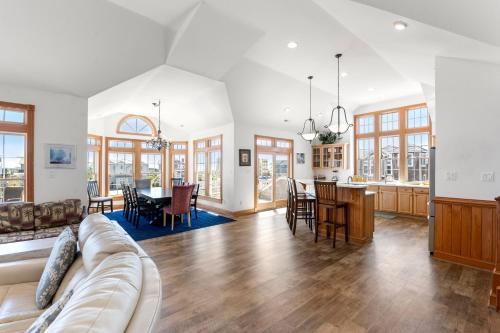 Semper Surf - carbon neutral hotel in Nags Head