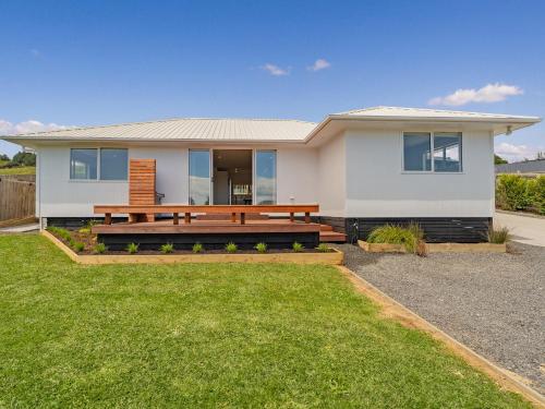 Greenhills Charmer Coromandel Town Holiday Home — 4-Star Luxury Hotel in Coromandel, New Zealand