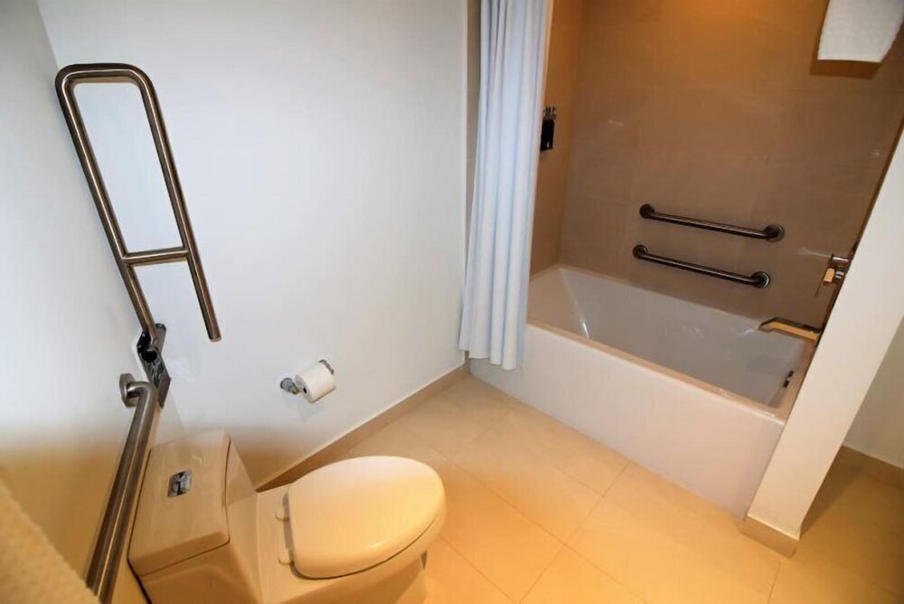 Oceanfront & Bay View 2 Bed 2 Bath @ Hyde Beach Resort - photo 32