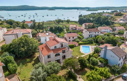 4 Bedroom Gorgeous Apartment In Medulin — 5-Star Luxury Hotel in Medulin, Croatia