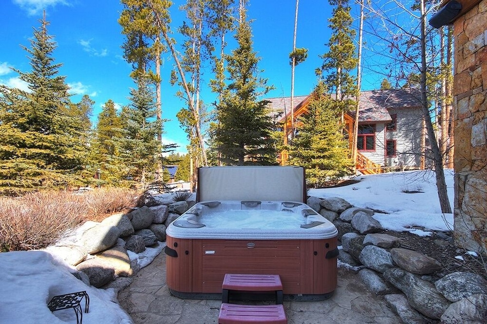 Mountain Majesty Manor Main Street by Pinnacle Lodging - photo 20