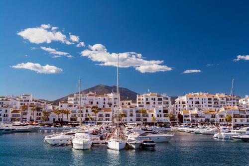 Puerto Banus Frontline Apartment with Amazing Sea Views — 4-Star Luxury Hotel in Marbella, Spain