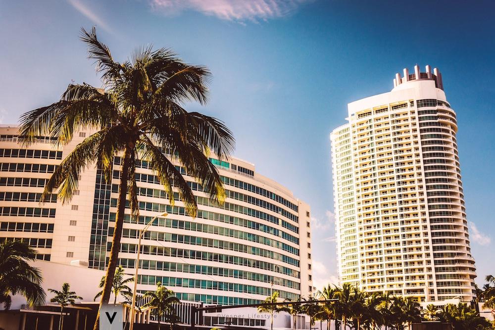Fontainebleau Suites by Vesper — 4-Star Luxury Hotel in Miami Beach, United States