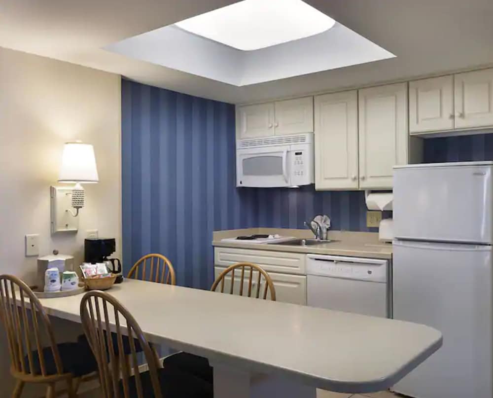 Hampton Inn & Suites Myrtle Beach Oceanfront - photo 21
