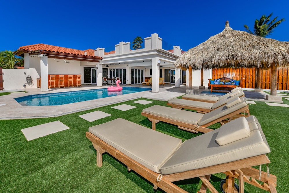 New Ocean View With Rooftop Terrace in Malmok — 4-Star Luxury Hotel in Noord, Aruba