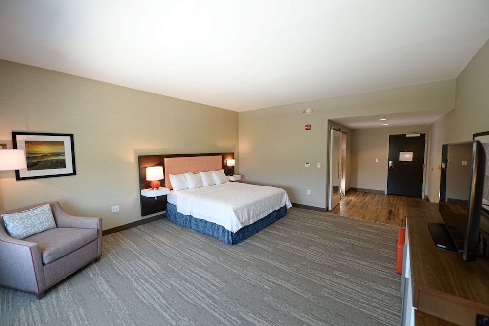 Hampton Inn & Suites Lenoir - photo 24