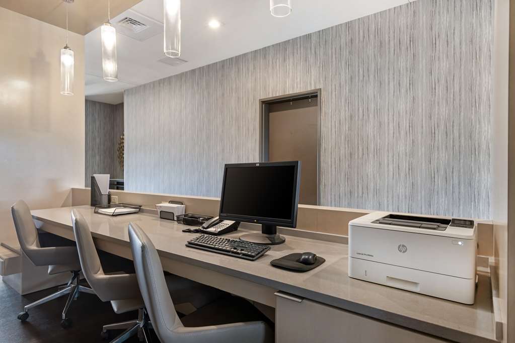Best Western Plus Executive Residency Rigby's Water World Hotel - photo 28