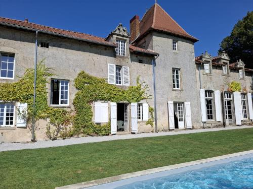 Domaine de Faugeras pet-friendly hotel Boisseuil