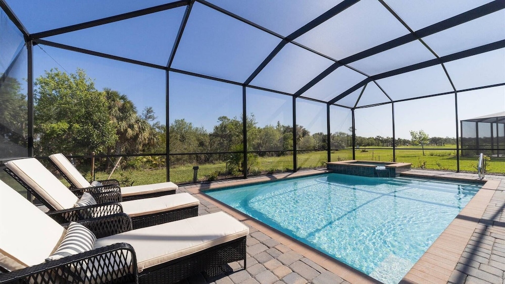 14724 Cherry Blossom — 4-Star Luxury Hotel in Burnt Store Marina, United States