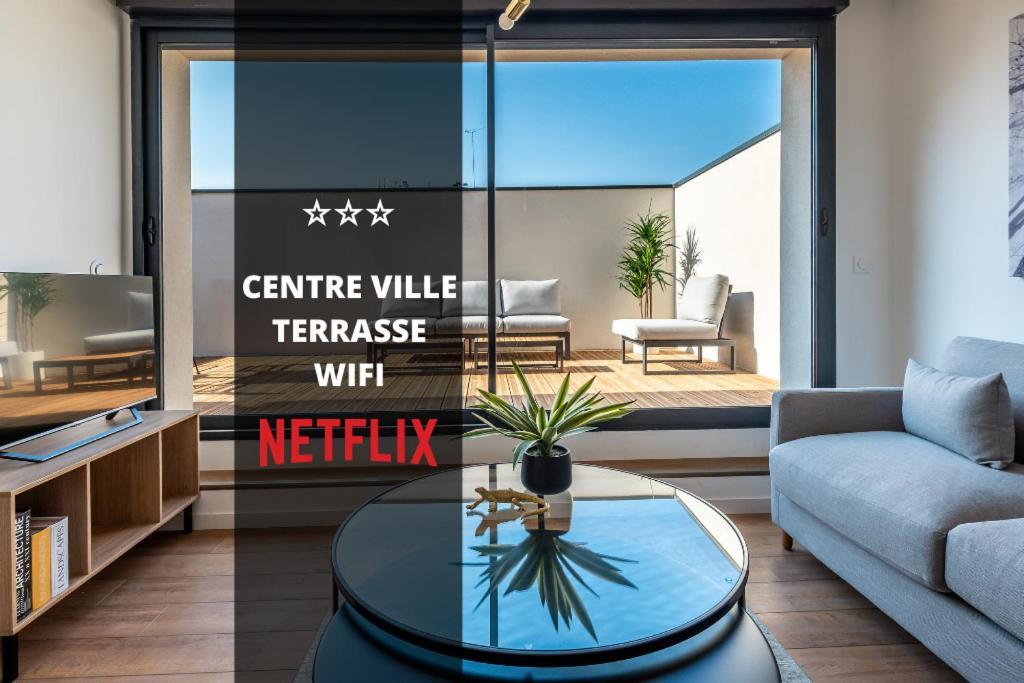 Downtown Rooftop Centre Ville Wifi Terrasse Netflix in Amiens, France