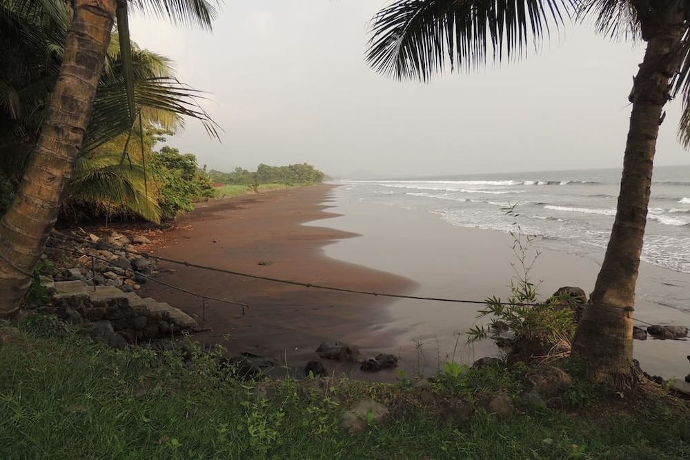 Tsaben Beach Hotel — Limbe — photo 3