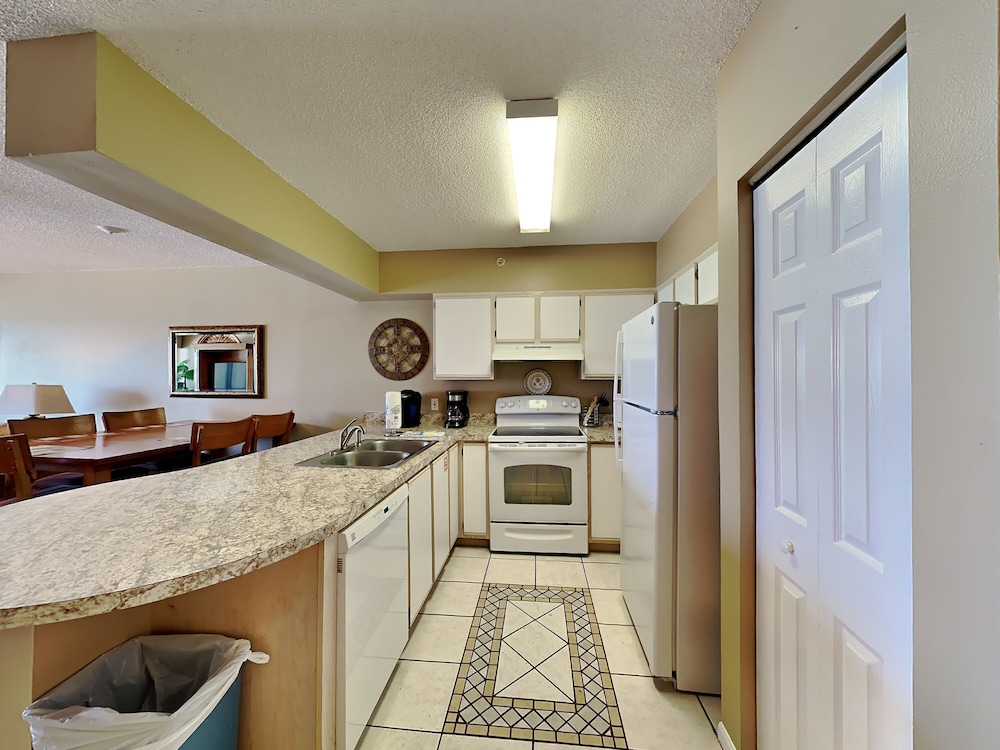Emerald Towers West - photo 13