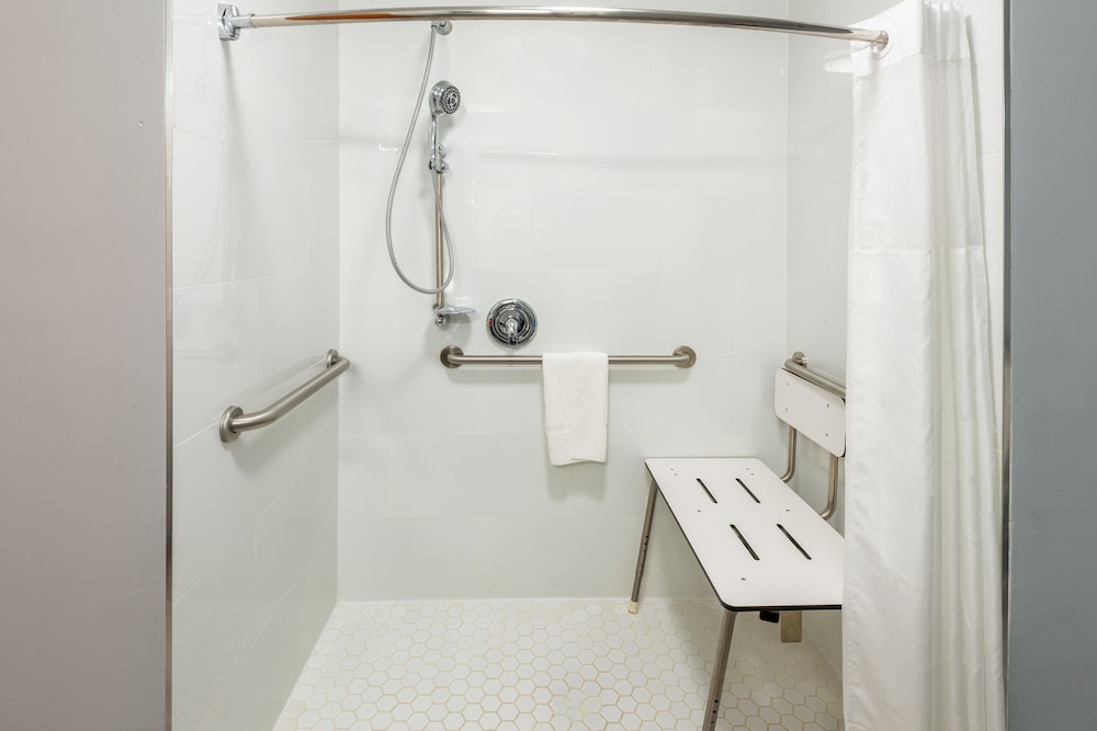 Hampton Inn Belle Vernon - photo 20