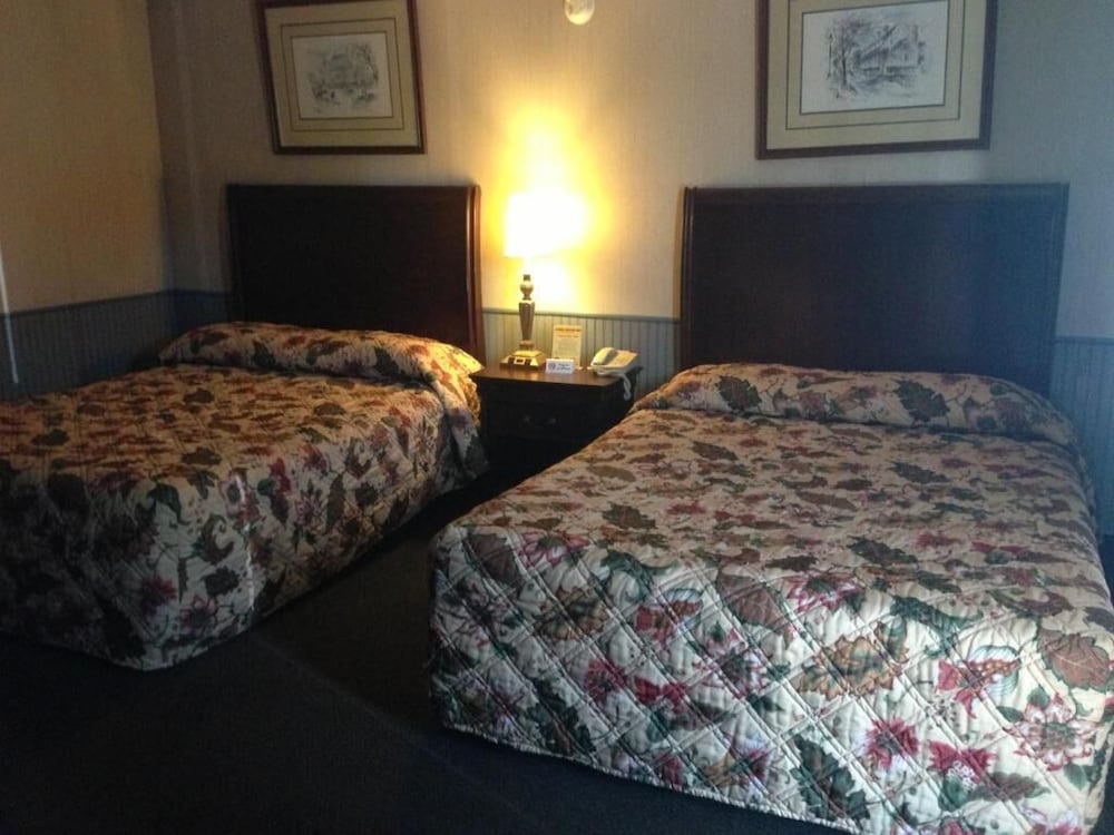 Cadet Motor Inn - photo 11