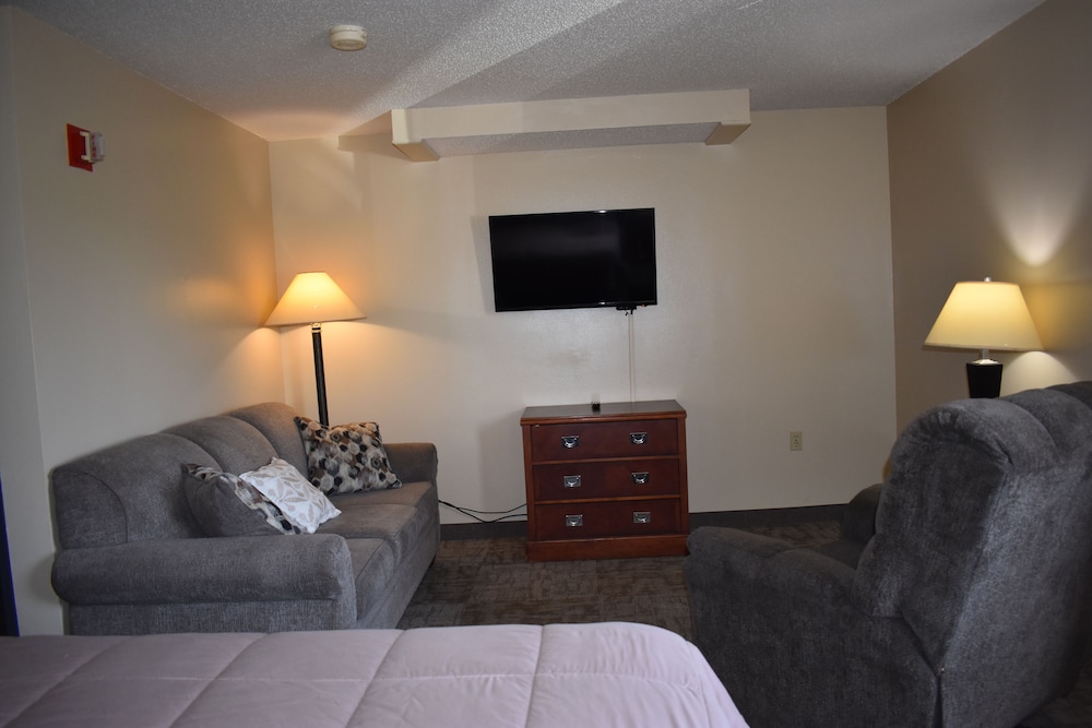 Heartland Hotel and Suites - photo 15
