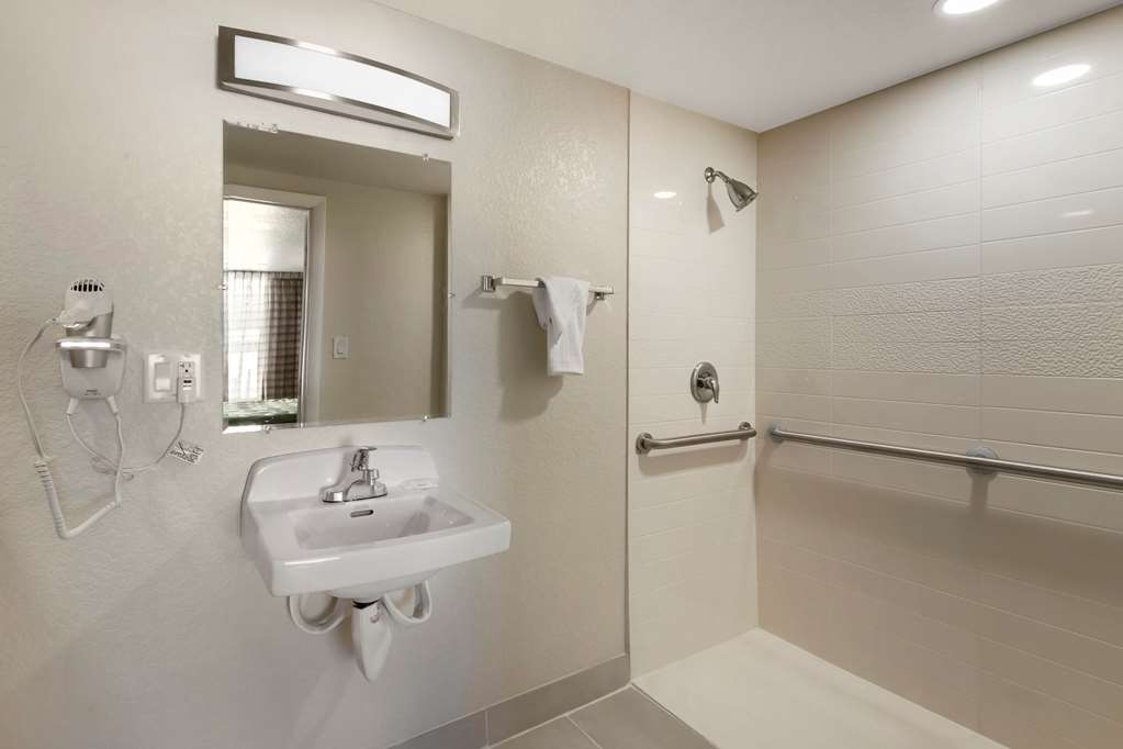 Quality Inn Saint Petersburg North Tampa Bay - photo 12