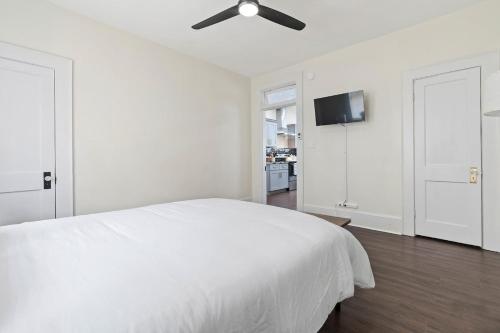 Modern Escape in Historic District - photo 15