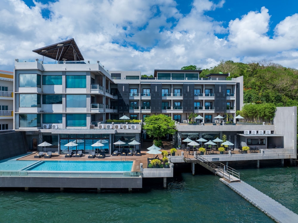 Two Seasons Coron Bayside Hotel — 4-Star Luxury Hotel in Coron, Philippines
