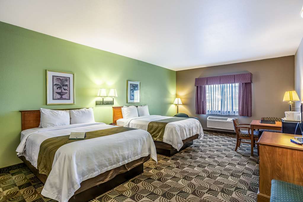 Quality Inn & Suites Hannibal West - photo 9