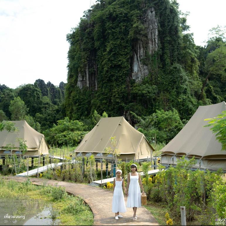 A Moment Of Love…By Red Z @บ้านมุง เนินมะปราง in Phitsanulok, Thailand