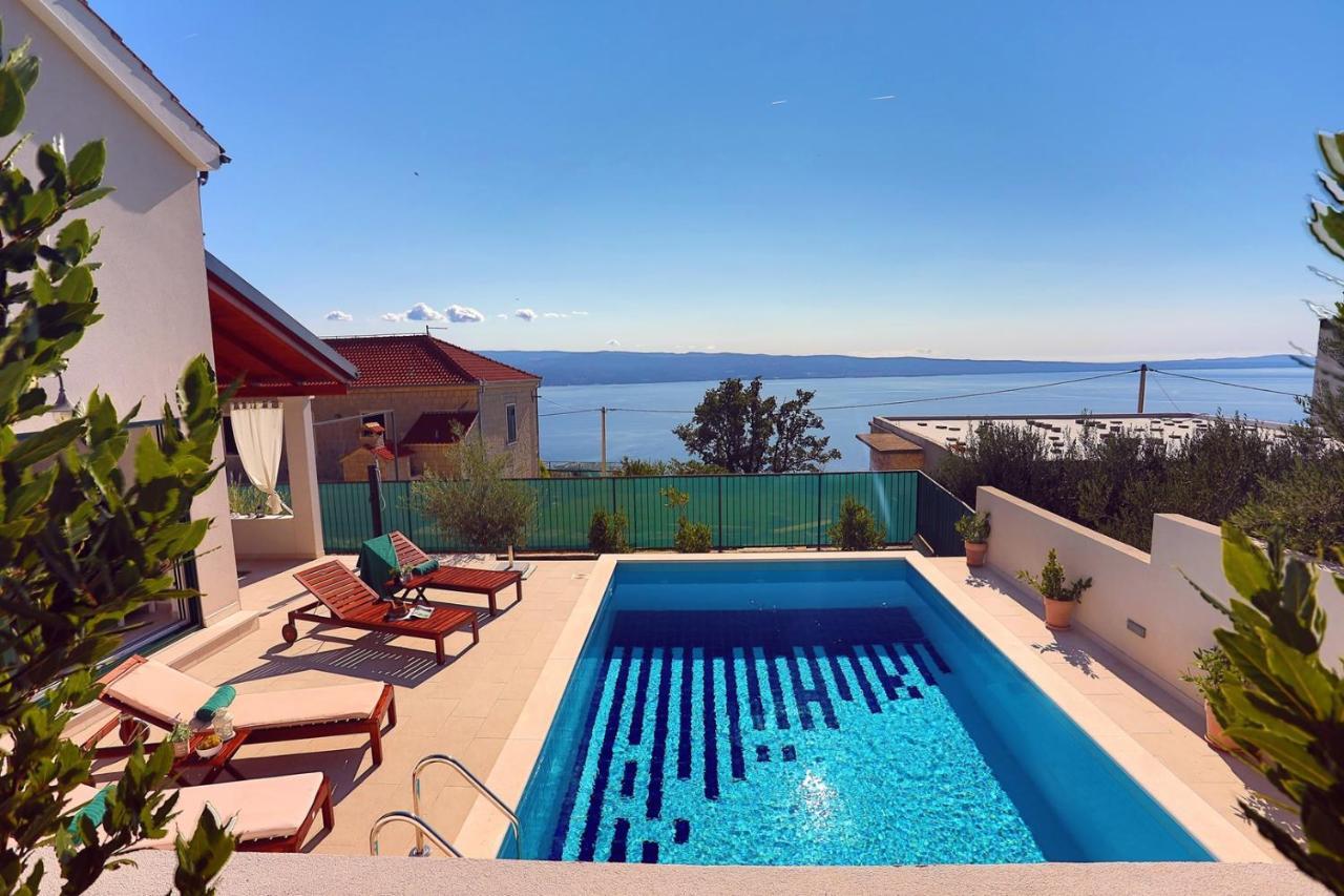 Seaview Villa Lemaro a 2 Bedroom Villa with 28 Sqm Private Pool in Krilo Jesenice — 4-Star Luxury Hotel in Jesenice, Croatia