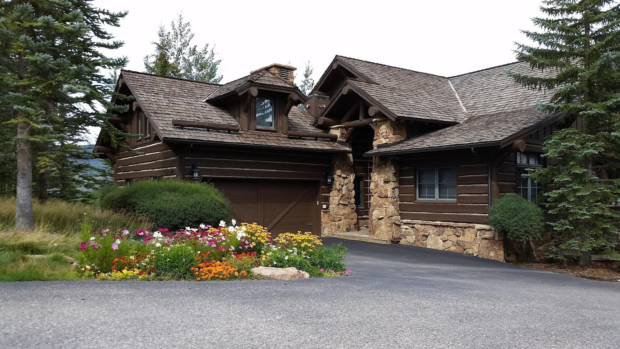 Snowberry by Elevation Accommodations - carbon neutral hotel in Edwards