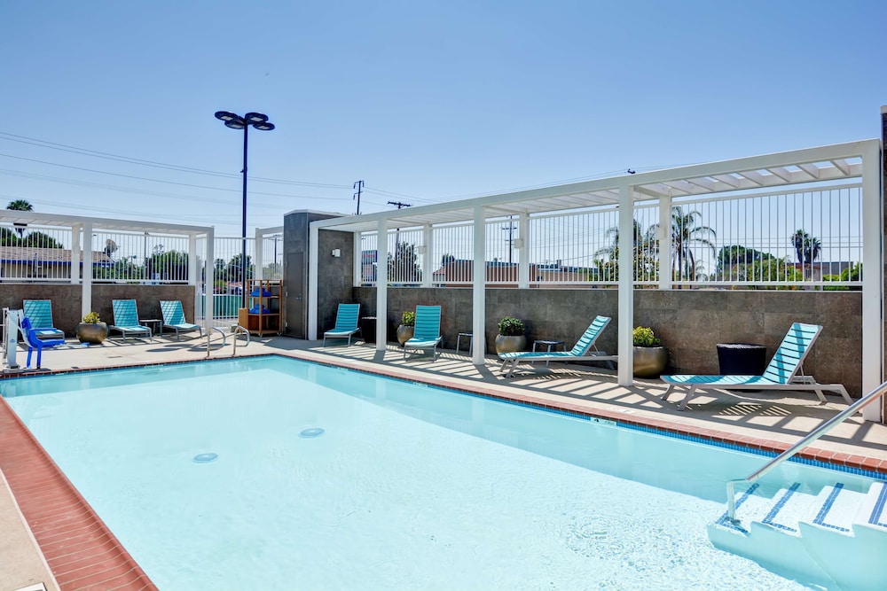Home2 Suites by Hilton Azusa - photo 25