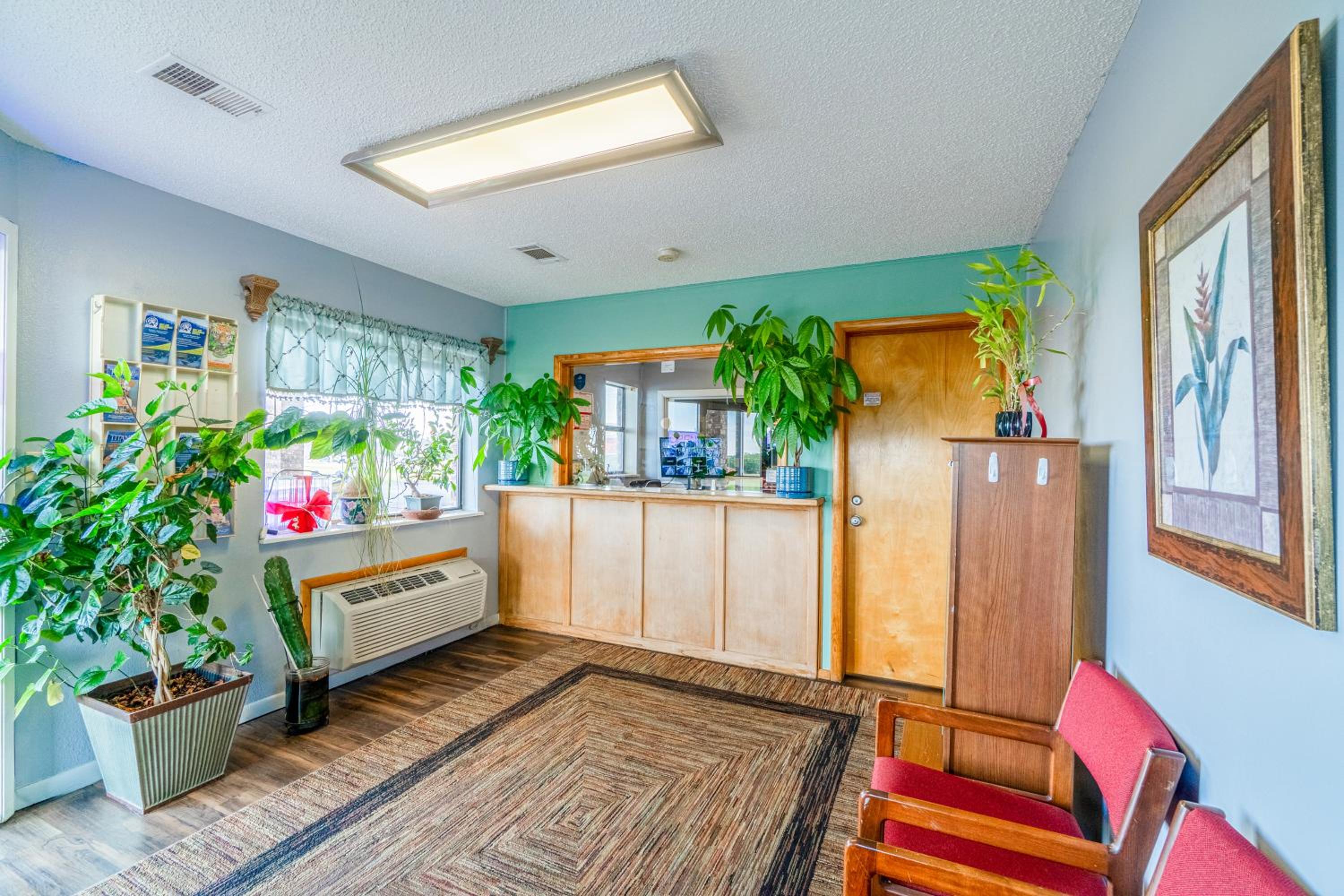 Aurora Inn Motel - photo 29
