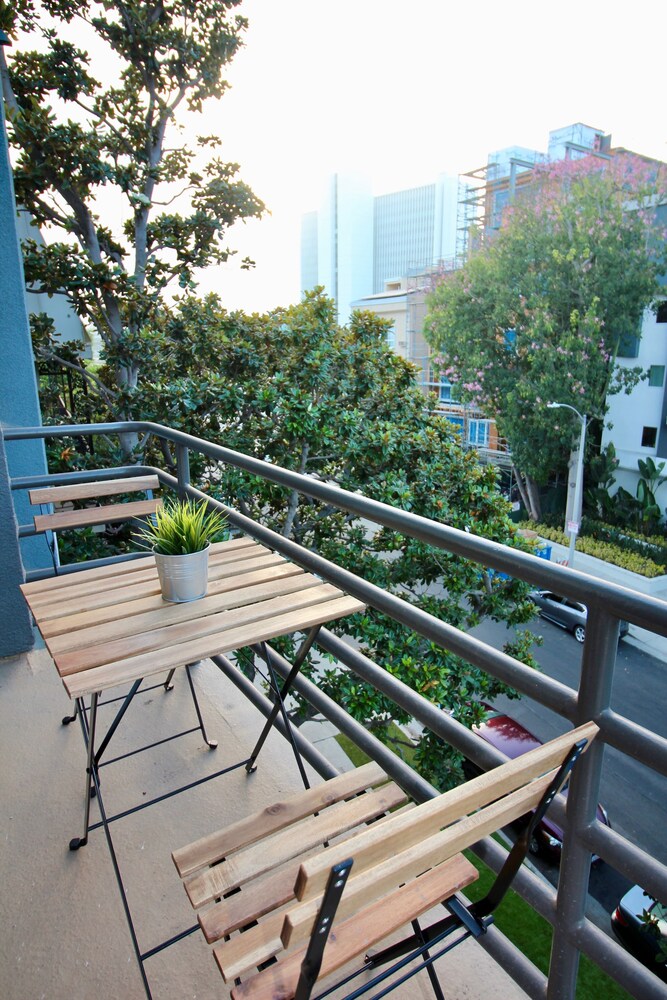 La Westwood Deluxe Suites - photo 26
