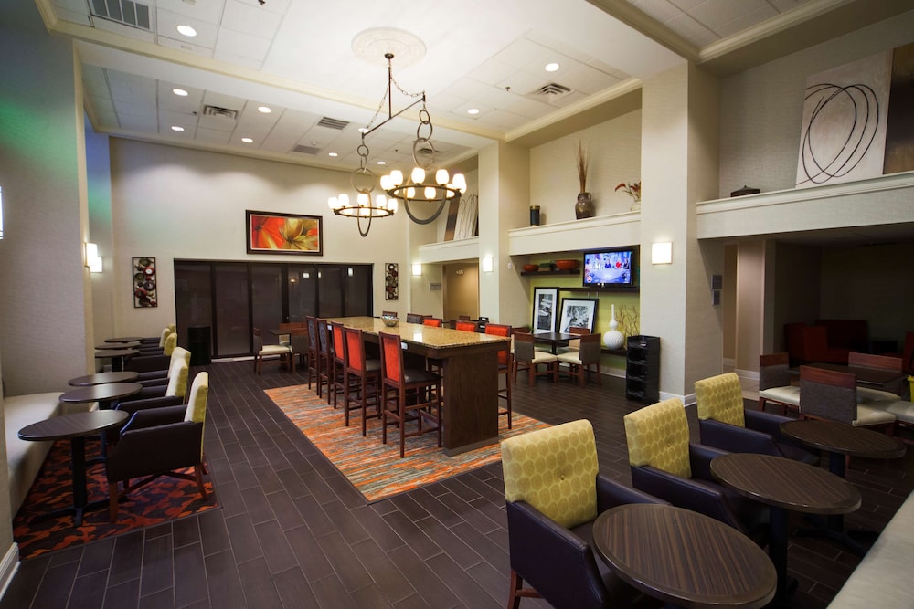 Hampton Inn & Suites Valdosta Conference Center - photo 2