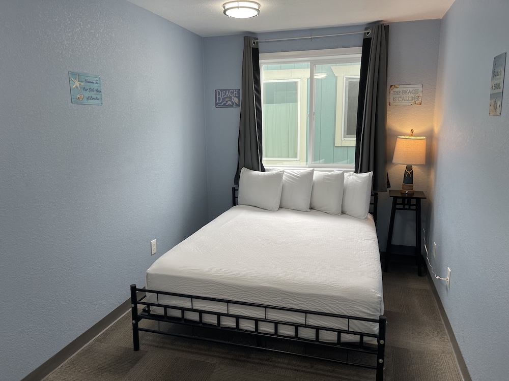 The Coastal Inn and Suites - photo 32