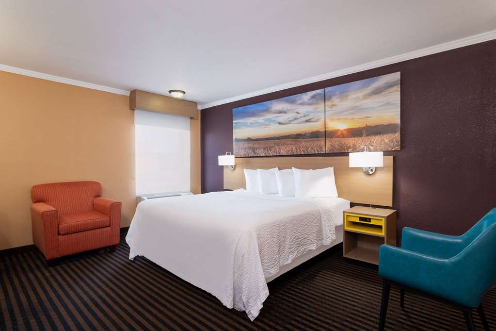Days Inn by Wyndham Anderson IN - photo 8