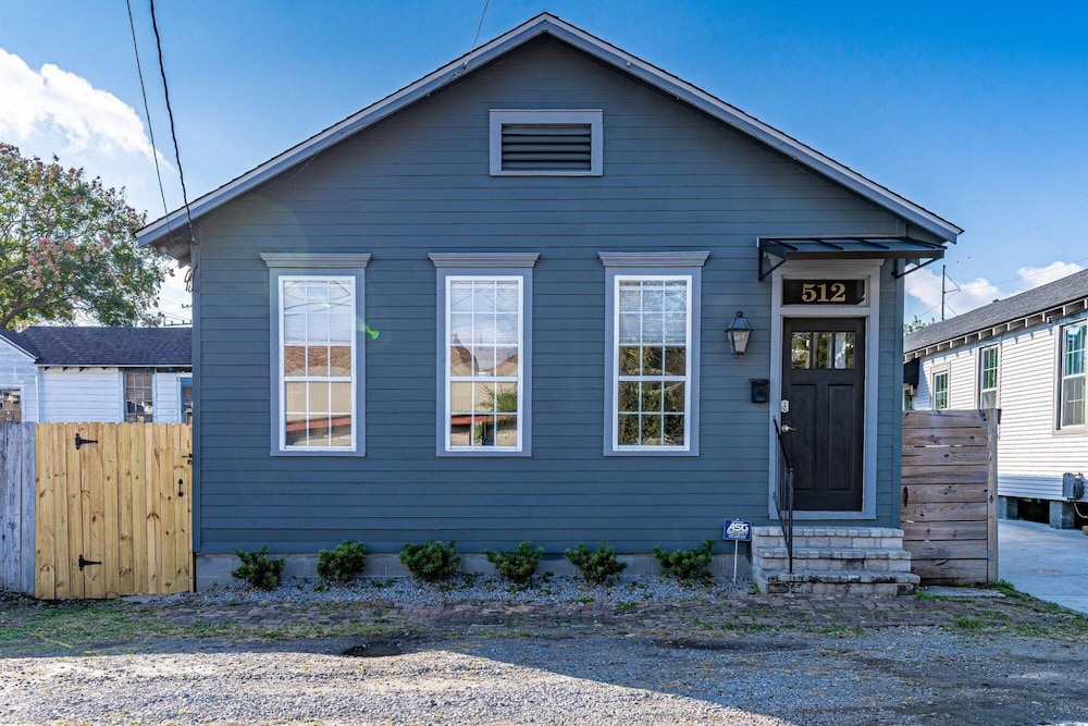 Uptown 3BR w Fenced Yard Near Magazine — 4-Star Luxury Hotel in New Orleans, United States