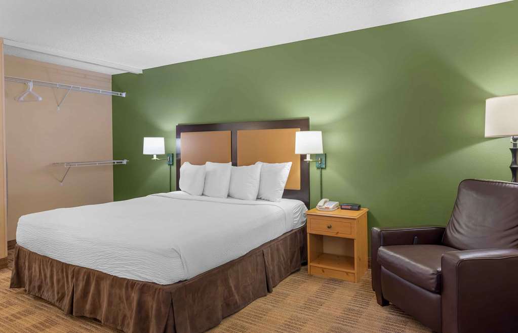 Extended Stay America Select Suites Chicago Lombard Oakbrook - photo 18