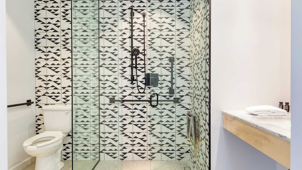 Blackhaus Suites by AvantStay - photo 38