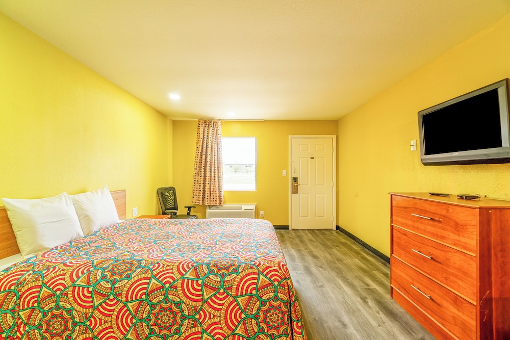 Regency Inn By OYO Rockdale TX - photo 15