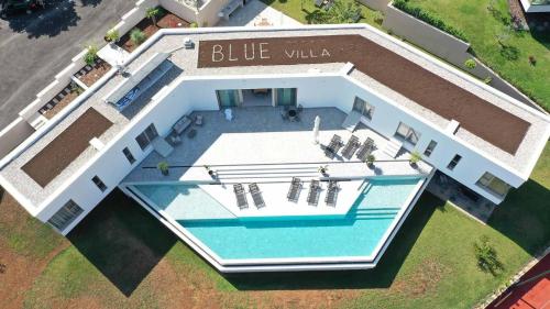 Modern and luxurious villa with swimming pool in Zmijavci — 4-Star Luxury Hotel in Zmijavci, Croatia