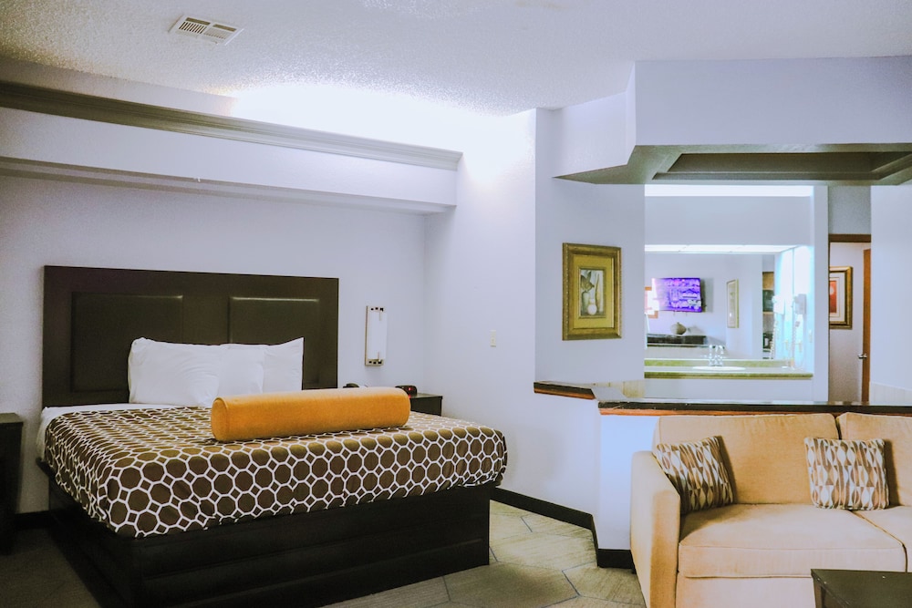Apple Tree Inn and Suites - photo 12