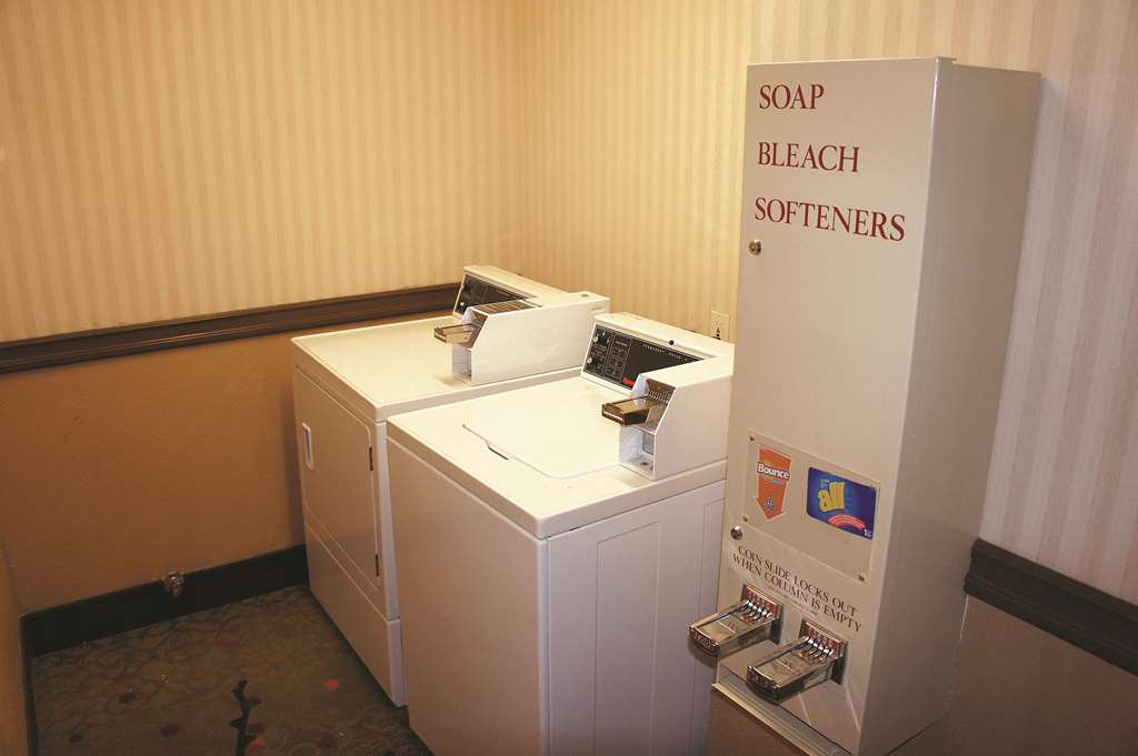 La Quinta Inn & Suites by Wyndham Davis - photo 23