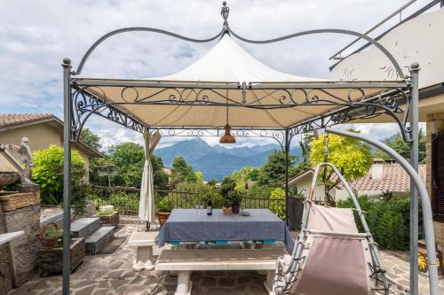 Casa Heli 2 lake view — 4-Star Luxury Hotel in San Zeno Di Montagna, Italy