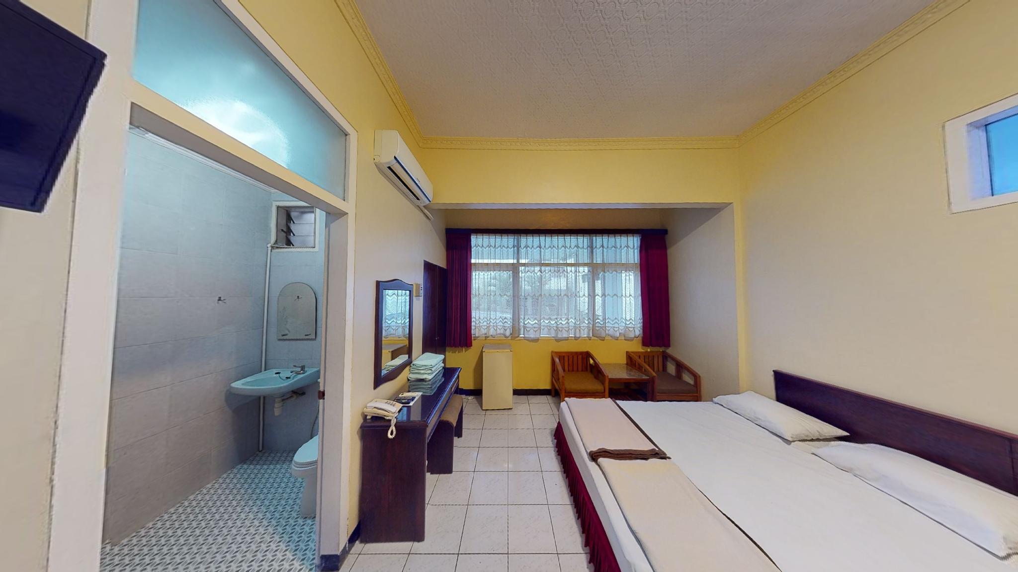 Hotel Santosa — Malang — photo 2