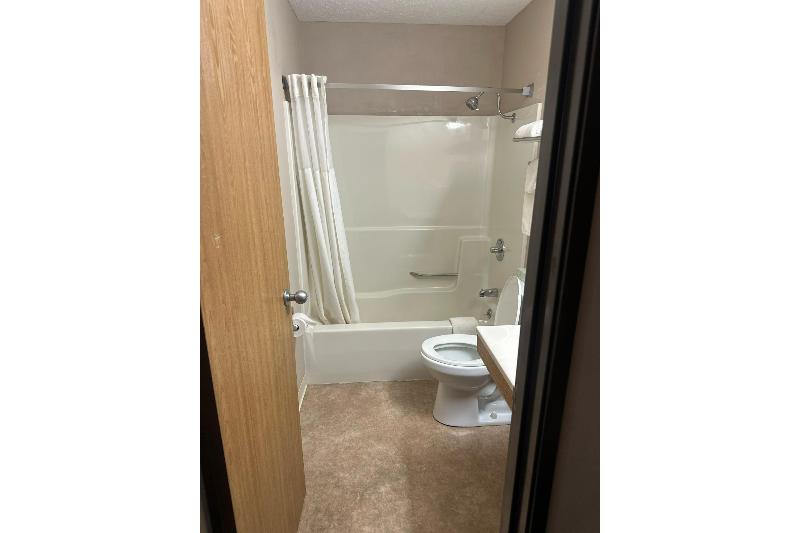Burgundy Inn & Suites - photo 17