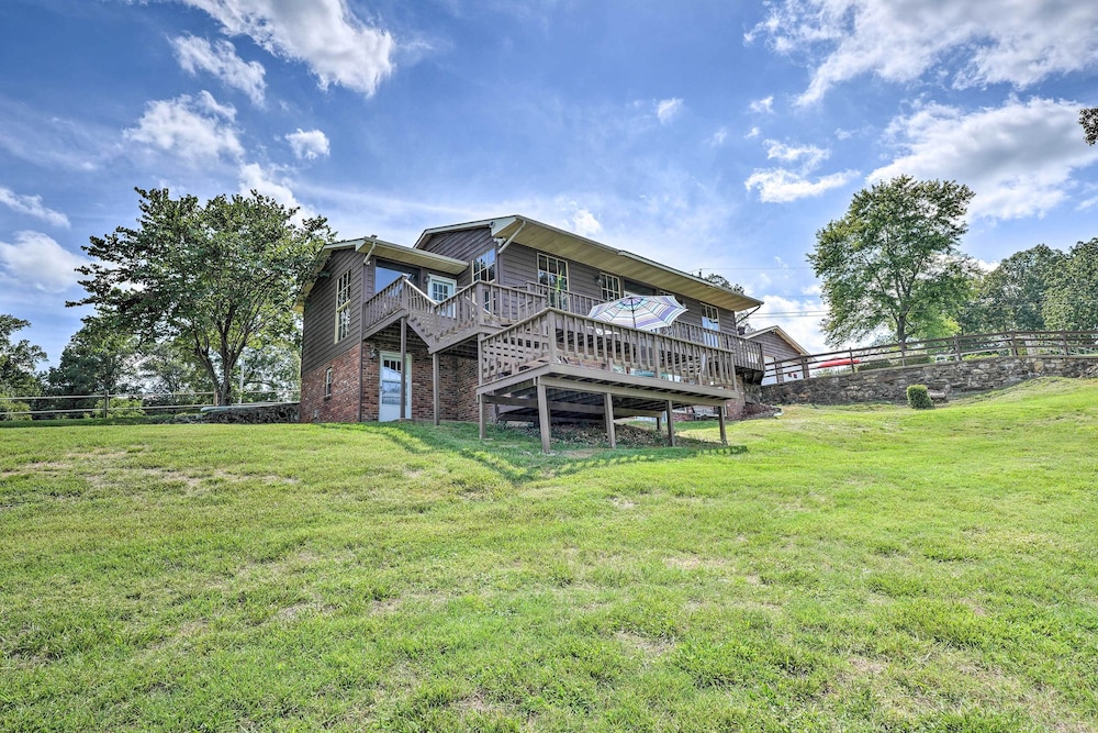 Anglers Ridge Waterfront Family Getaway in Holland, United States