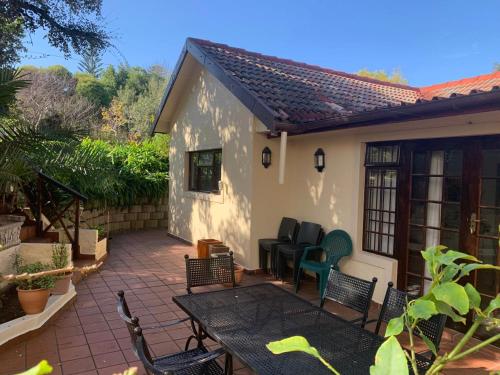 Sanji's Cottages - carbon neutral hotel in Cape Town